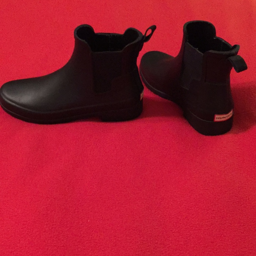 Short black hunter boots